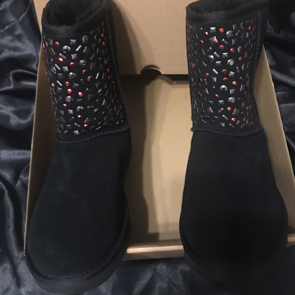UGG BLACK BOOTS! Size 6 & 7.  (1 each)
